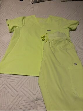 Figs Women's Neon Yellow Scrub Top and Jogger Set